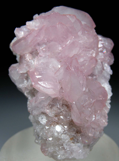 Datolite (pink!) from Wessels Mine, Hotazel, Northern Cape Prov., South Africa [db_pics/pics/p758d.jpg]
