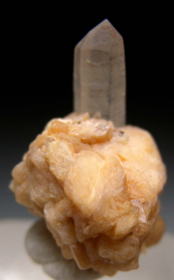 Quartz on Svanbergite from Champion Mine, Mono Co., California, USA [db_pics/pics/p761b.jpg]