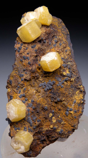 Mimetite from Mt. Bonnie Mine, Northern Territory, Australia [db_pics/pics/p826a.jpg]