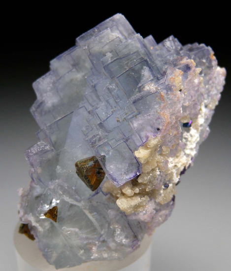 Chalcopyrite on Fluorite from Yaogangxian Mine, Hunan, China [db_pics/pics/p827b.jpg]