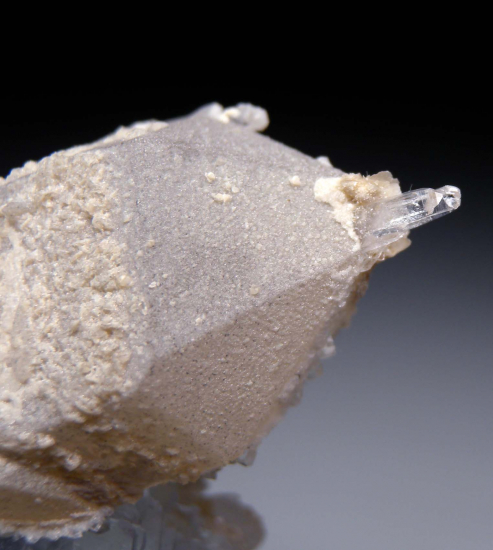 Fluorite on Quartz from Yaogangxian Mine, Hunan, China [db_pics/pics/p828e.jpg]