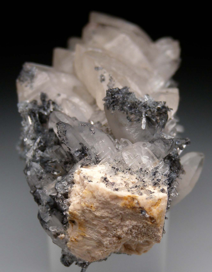 'Gitter' Quartz on Feldspar from Erongo Region, Namibia [db_pics/pics/p833d.jpg]