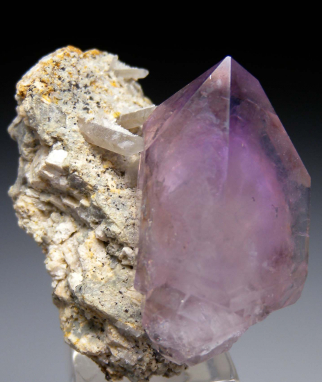 Amethyst from Mono Lake area, Mono Co., California, USA [db_pics/pics/p836a.jpg]