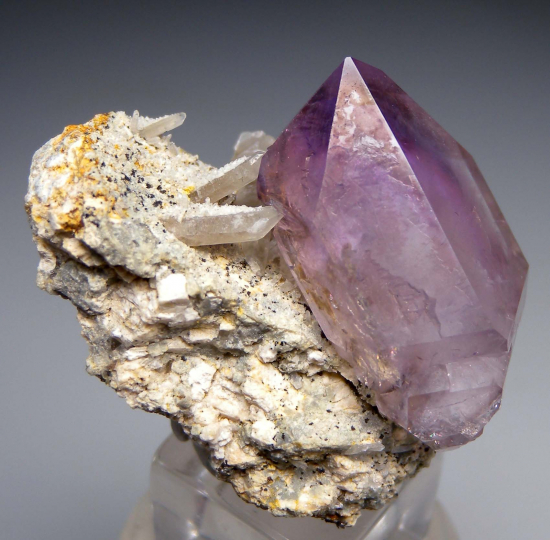 Amethyst from Mono Lake area, Mono Co., California, USA [db_pics/pics/p836b.jpg]