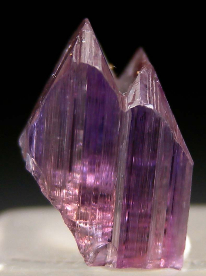 Tanzanite (pink!) from Merelani Hills, Arusha, Tanzania [db_pics/pics/p852a.jpg]