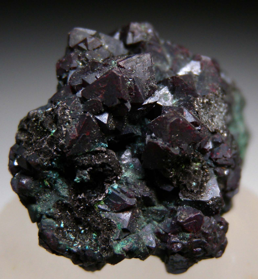 Cuprite from Bisbee, Cochise Co., Arizona, USA [db_pics/pics/p876b.jpg]