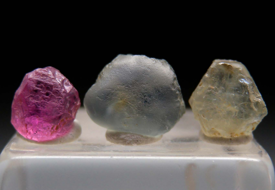 Sapphire from Rock Creek, Montana, USA [db_pics/pics/p891a.jpg]