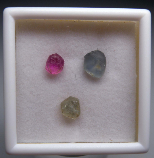 Sapphire from Rock Creek, Montana, USA [db_pics/pics/p891c.jpg]