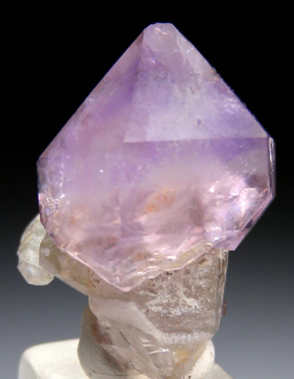 Amethyst from Mono Lake area, Mono Co., California, USA [db_pics/pics/p892b.jpg]