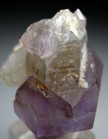 Amethyst from Mono Lake area, Mono Co., California, USA [db_pics/pics/p892e.jpg]