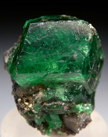 Tsavorite from Merelani Hills, Arusha, Tanzania [db_pics/pics/p927a.jpg]