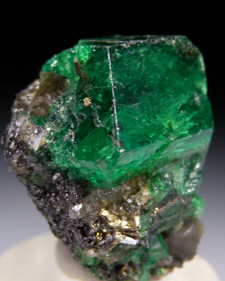 Tsavorite from Merelani Hills, Arusha, Tanzania [db_pics/pics/p927c.jpg]