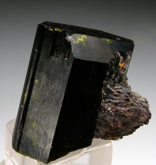 Epidote with Hematite from Green Monster Mountain, Prince of Wales Island, Alaska, USA [db_pics/pics/p938a.jpg]