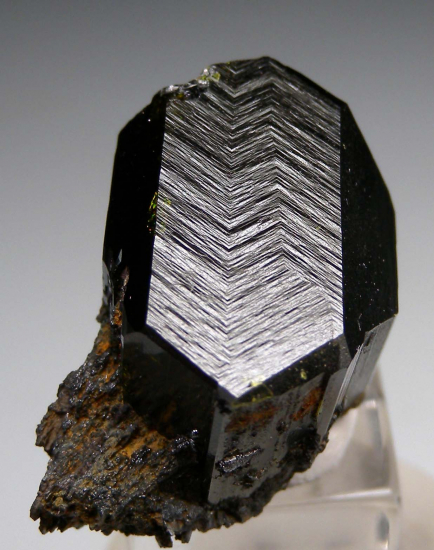 Epidote with Hematite from Green Monster Mountain, Prince of Wales Island, Alaska, USA [db_pics/pics/p938c.jpg]