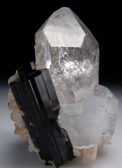 Elbaite, Aquamarine, Quartz from Nuristan, Afghanistan [db_pics/pics/p974a.jpg]