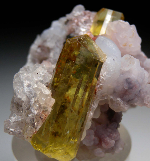 Apatite from Cerro Mercado, Durango, Mexico [db_pics/pics/p979b.jpg]