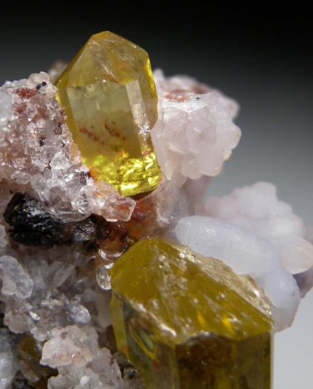 Apatite from Cerro Mercado, Durango, Mexico [db_pics/pics/p979e.jpg]