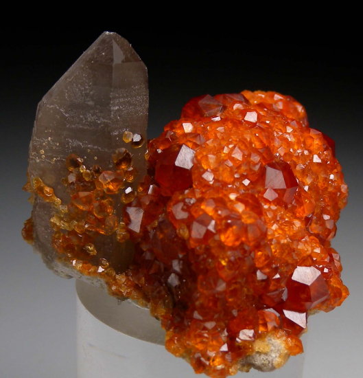 Spessartine with Quartz from Tongbei, Fujian Prov., China [db_pics/pics/p981a.jpg]