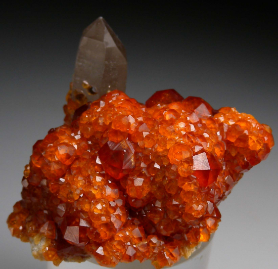 Spessartine with Quartz from Tongbei, Fujian Prov., China [db_pics/pics/p981f.jpg]