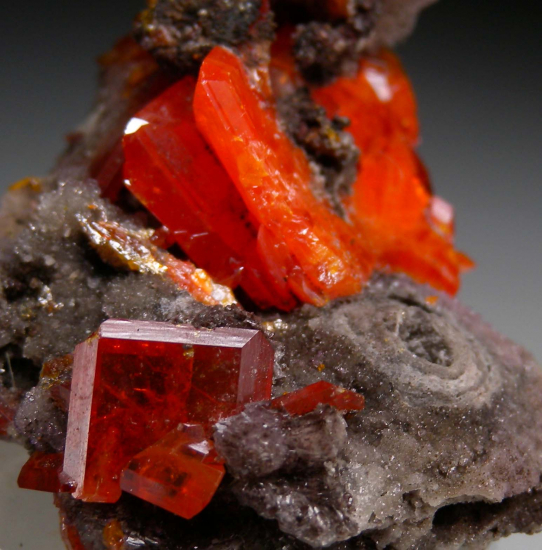 Wulfenite from Red Cloud Mine, La Paz Co., Arizona, USA [db_pics/pics/p982c.jpg]