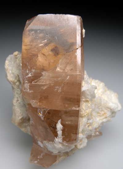 Topaz from Yuno Mine, Shigar Valley, Pakistan [db_pics/pics/pak104a.jpg]
