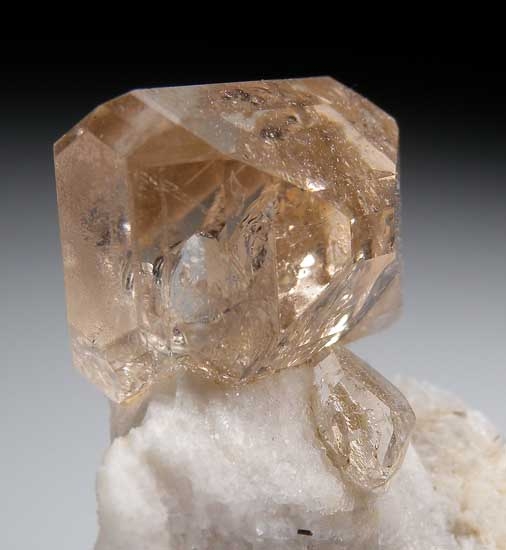 Topaz from Yuno Mine, Shigar Valley, Pakistan [db_pics/pics/pak105c.jpg]