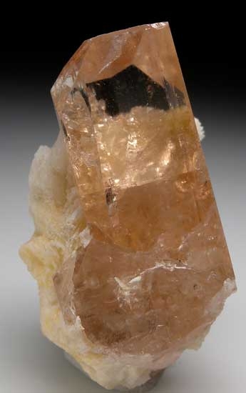 Topaz from Yuno Mine, Shigar Valley, Pakistan [db_pics/pics/pak108a.jpg]