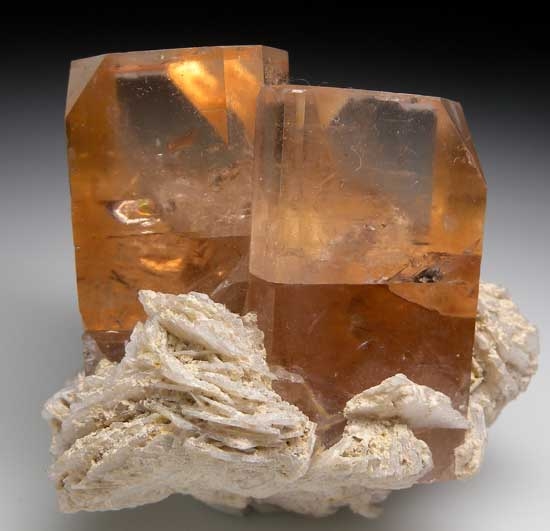 Topaz from Shigar Valley, Skardu Dist., Pakistan [db_pics/pics/pak114a.jpg]