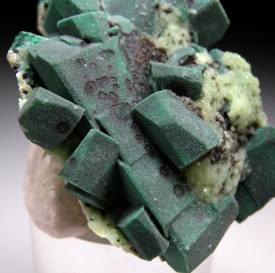 Cuprian Smithsonite, Malachite after Azurite from Tsumeb, Namibia [db_pics/pics/r100d.jpg]