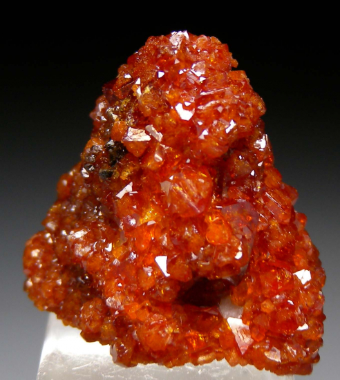 Microlite on Albite from Ipa Mine, Governador Valdares, Minas Gerais, Brazil [db_pics/pics/r105a.jpg]