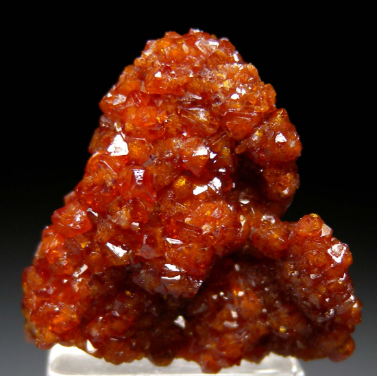 Microlite on Albite from Ipa Mine, Governador Valdares, Minas Gerais, Brazil [db_pics/pics/r105d.jpg]