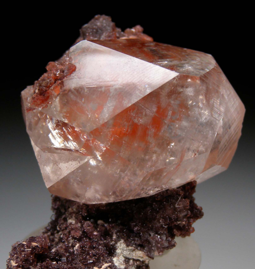 Calcite from Fengjiashan Mine, Daye Co., Huangshi, Hubei, China [db_pics/pics/r108c.jpg]