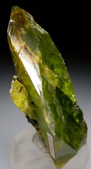 Titanite (Sphene) from Capelinha, Minas Gerais, Brazil [db_pics/pics/r134a.jpg]