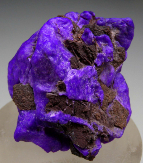Sugilite (fibrous) from N'Chwanning Mine, Kuruman, South Africa [db_pics/pics/r137b.jpg]