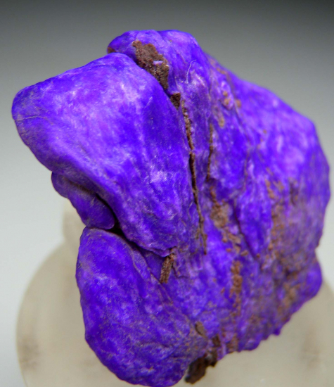 Sugilite (fibrous) from N'Chwanning Mine, Kuruman, South Africa [db_pics/pics/r137c.jpg]