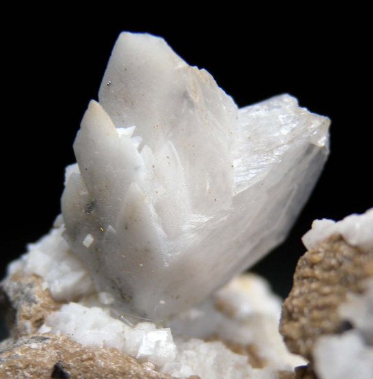 Whewellite, Ankerite from Kladno, Central Bohemia, Czech Republic [db_pics/pics/r140c.jpg]