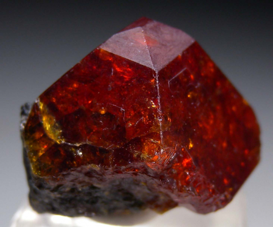 Microlite from Macoa, Alto Ligonha Pegmatite Field, Zambezia Prov., Mozambique [db_pics/pics/r143b.jpg]