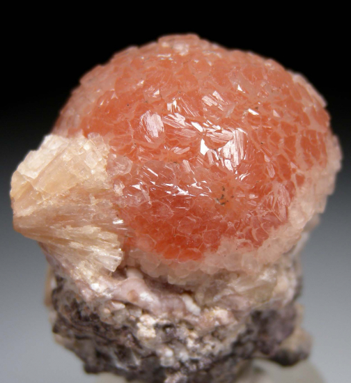 Olmiite from N'Chwanning Mine, Kuruman, South Africa [db_pics/pics/r148c.jpg]