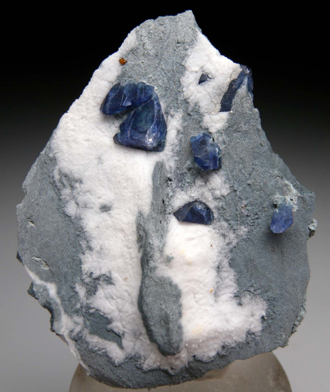 Benitoite from Gem Mine, San Benito Co., California, USA [db_pics/pics/r167a.jpg]