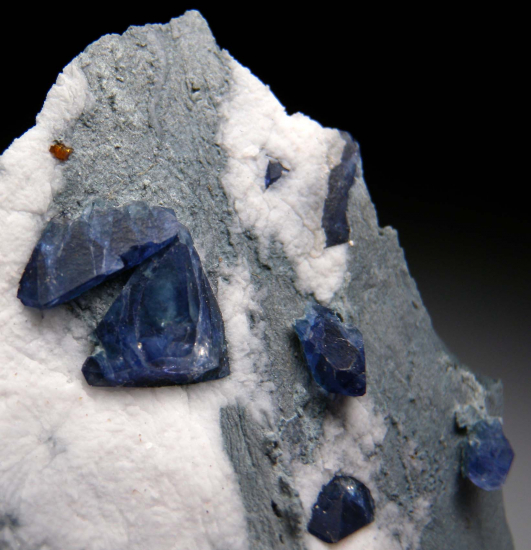 Benitoite from Gem Mine, San Benito Co., California, USA [db_pics/pics/r167c.jpg]