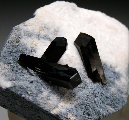 Neptunite from Gem Mine, San Benito Co., California, USA [db_pics/pics/r168b.jpg]