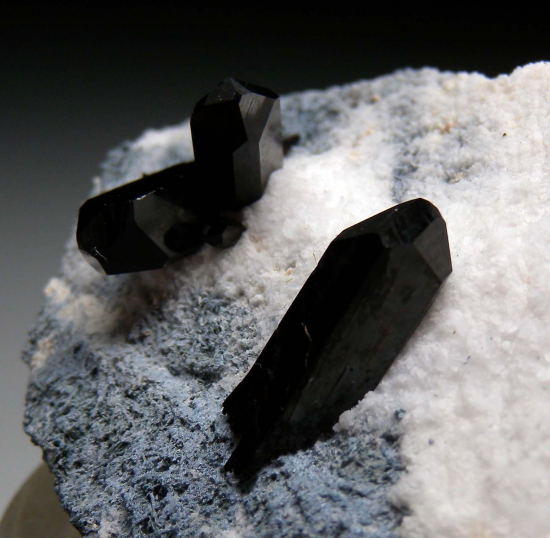 Neptunite from Gem Mine, San Benito Co., California, USA [db_pics/pics/r168c.jpg]
