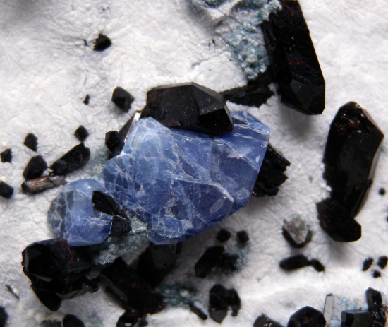 Benitoite, Neptunite from Gem Mine, San Benito Co., California, USA [db_pics/pics/r176c.jpg]