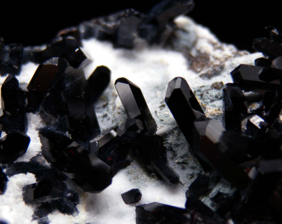 Neptunite from Gem Mine, San Benito Co., California, USA [db_pics/pics/r180c.jpg]
