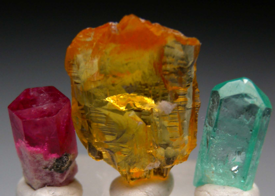 Beryl (3 crystals) from various [db_pics/pics/r219b.jpg]