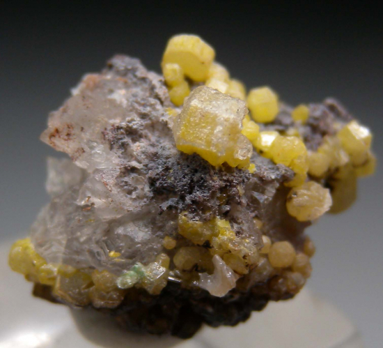 Mimetite from Bagdad-Chase Mine, Bullion Mtns., San Bernardino Co., California, USA [db_pics/pics/r228b.jpg]