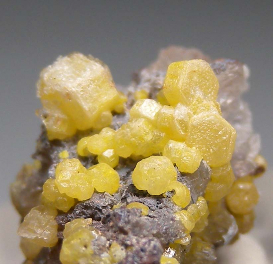 Mimetite from Bagdad-Chase Mine, Bullion Mtns., San Bernardino Co., California, USA [db_pics/pics/r228d.jpg]