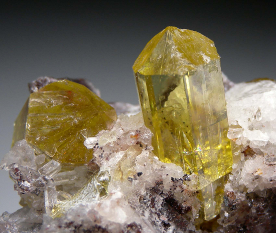 Apatite from Cerro Mercado, Durango, Mexico [db_pics/pics/r231c.jpg]