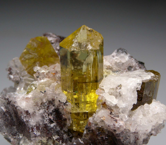 Apatite from Cerro Mercado, Durango, Mexico [db_pics/pics/r231d.jpg]