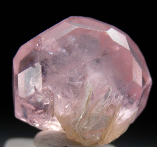 Apatite from Mt Xuebaoding, Ping Wu, Sichuan Prov., China [db_pics/pics/r248a.jpg]